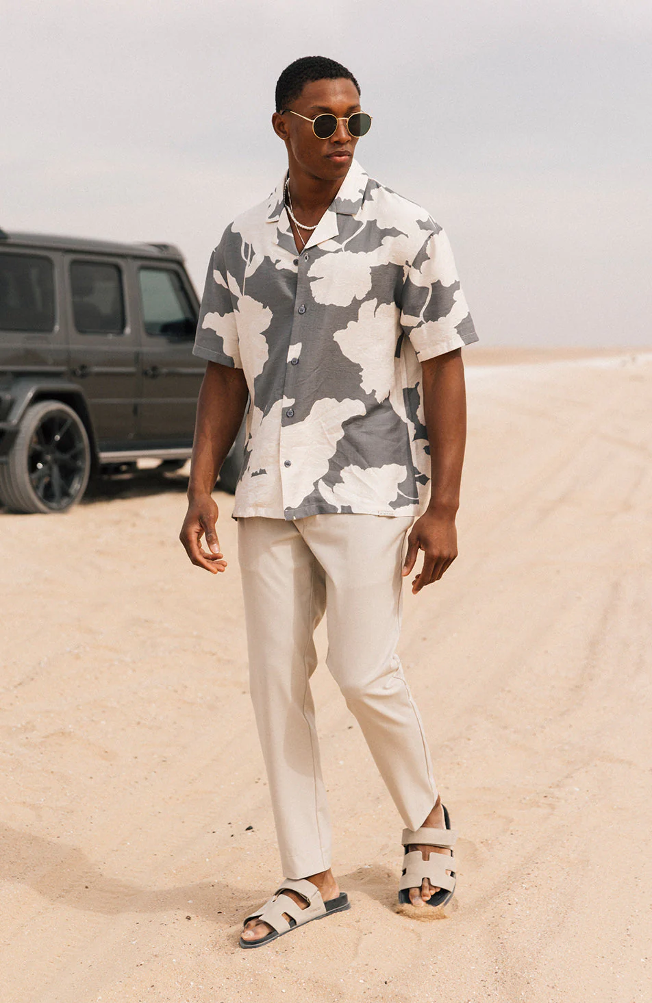 Atacama Relaxed Fit Floral Shirt in Grey and Cream - Image 5