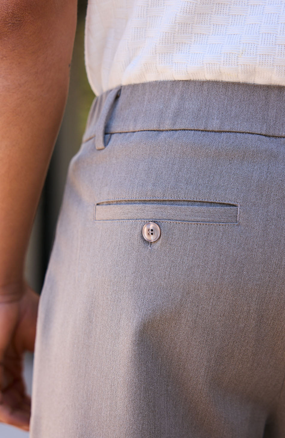 Como Relaxed Fit Pleated Tailored Pants in Taupe - Image 6