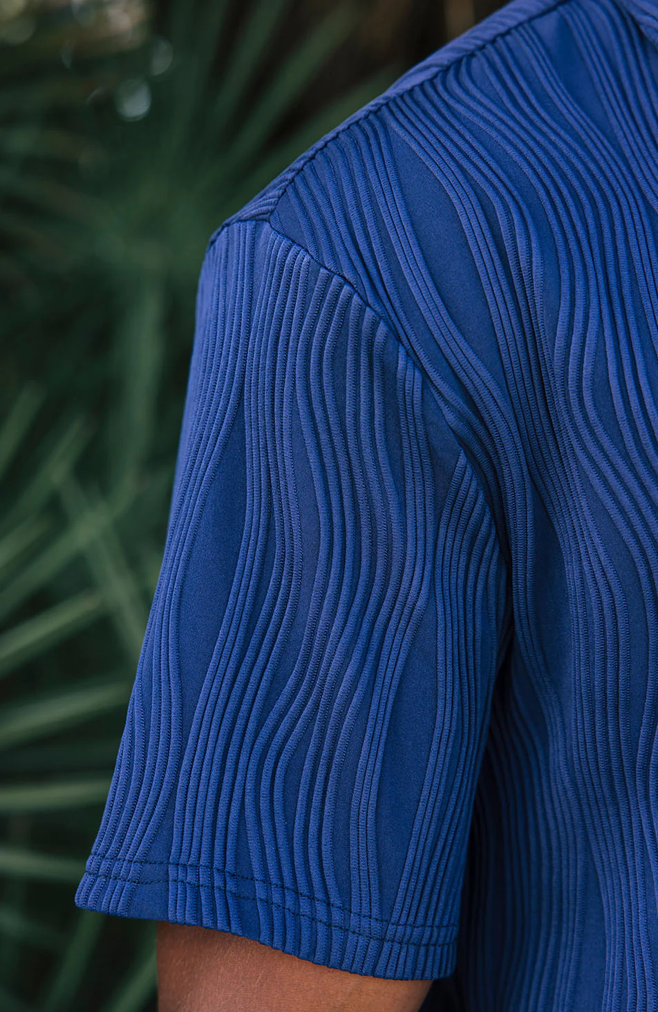 Relaxed Fit Wave Shirt in Navy - Image 4