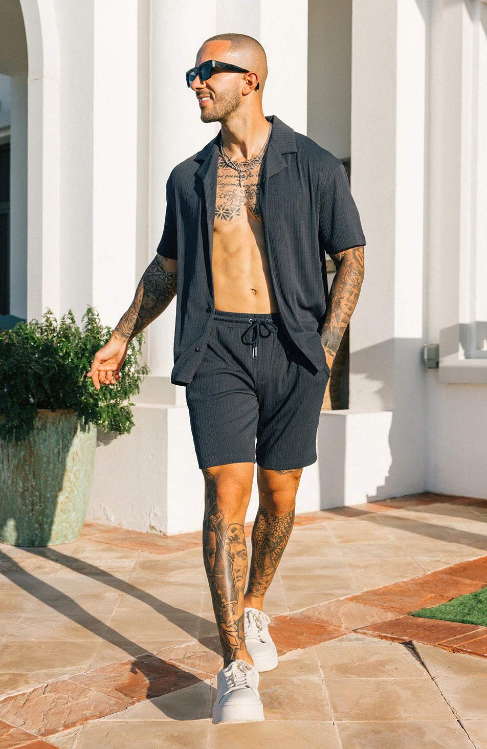Riviera Shorts in Midnight - Image 4