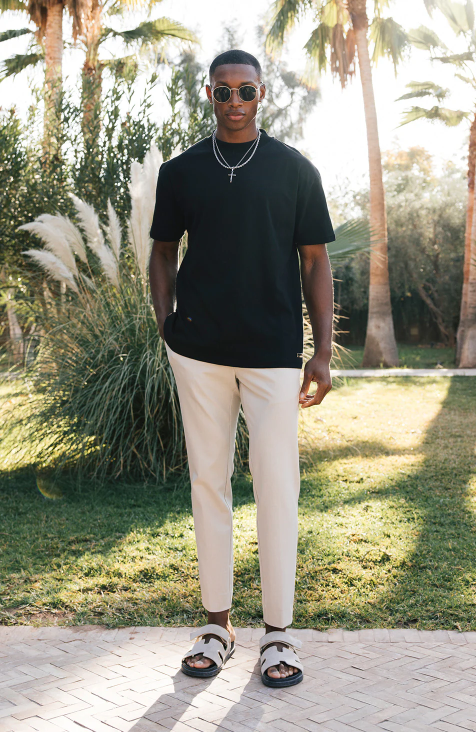 Signature Oversized Tee in Black - Image 4